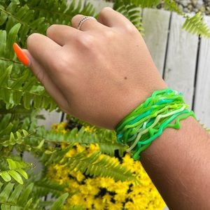 Green Silly Bandz!